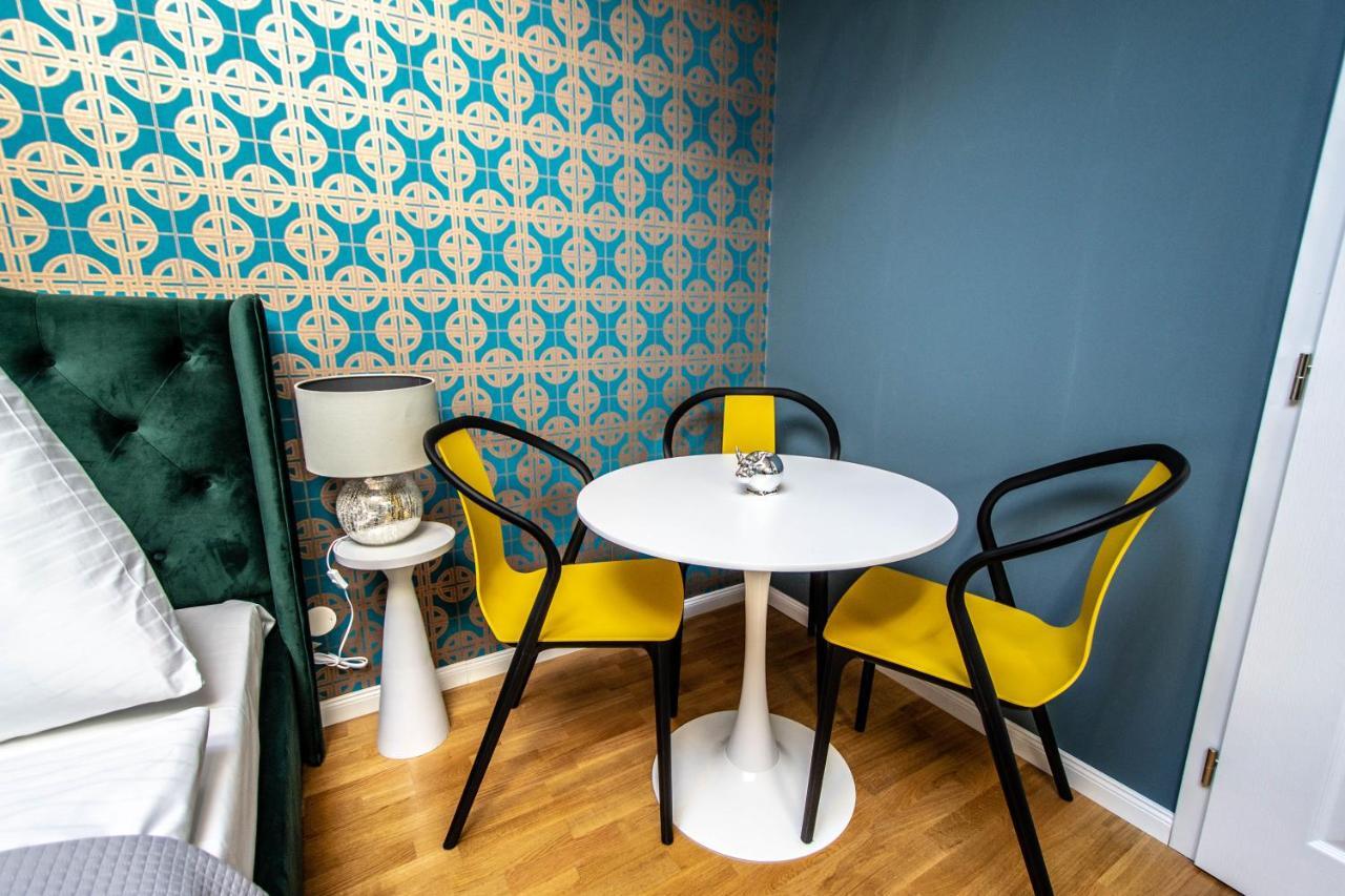 Bourgeois Apartment In Cultural Heritage Building By Ruterra Πράγα Εξωτερικό φωτογραφία