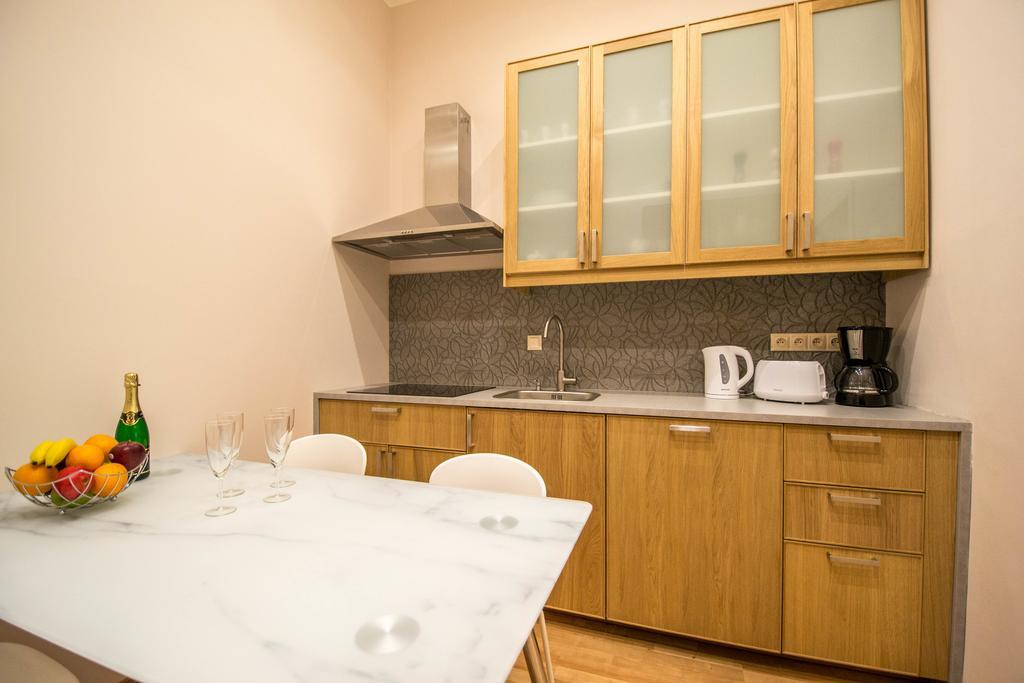 Bourgeois Apartment In Cultural Heritage Building By Ruterra Πράγα Εξωτερικό φωτογραφία