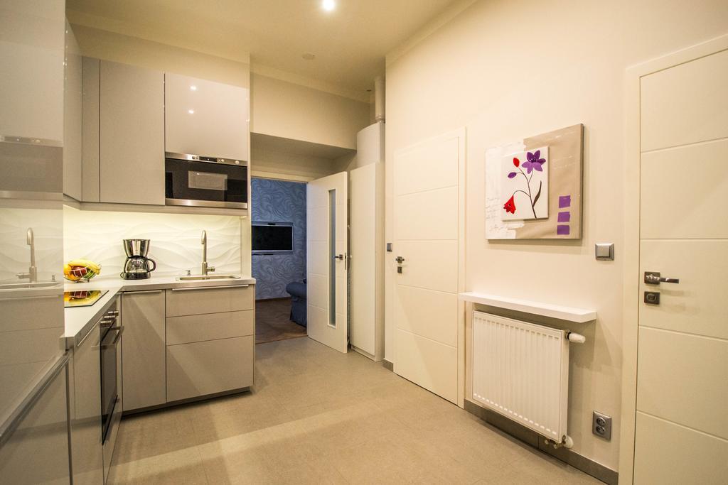 Bourgeois Apartment In Cultural Heritage Building By Ruterra Πράγα Εξωτερικό φωτογραφία